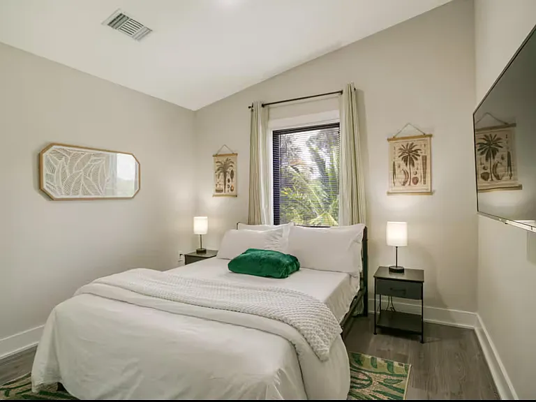 3260 Woodside Ave — Photo 15