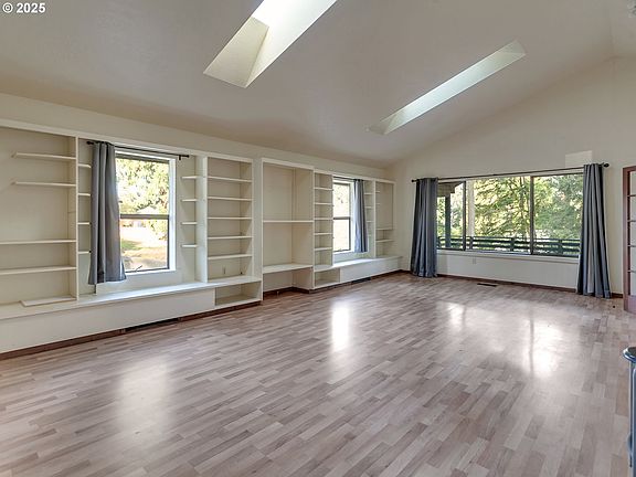 5th image of 15134 SE Thornton Dr