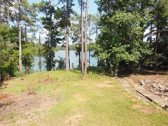 5th image of 65 Stuart Dr