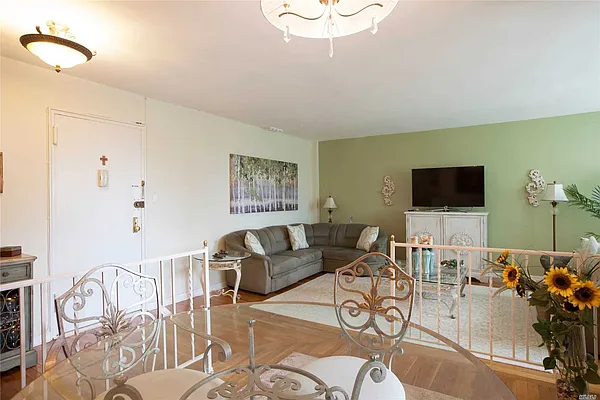 Sold by Benjamin Realty Since 1980 | media 9