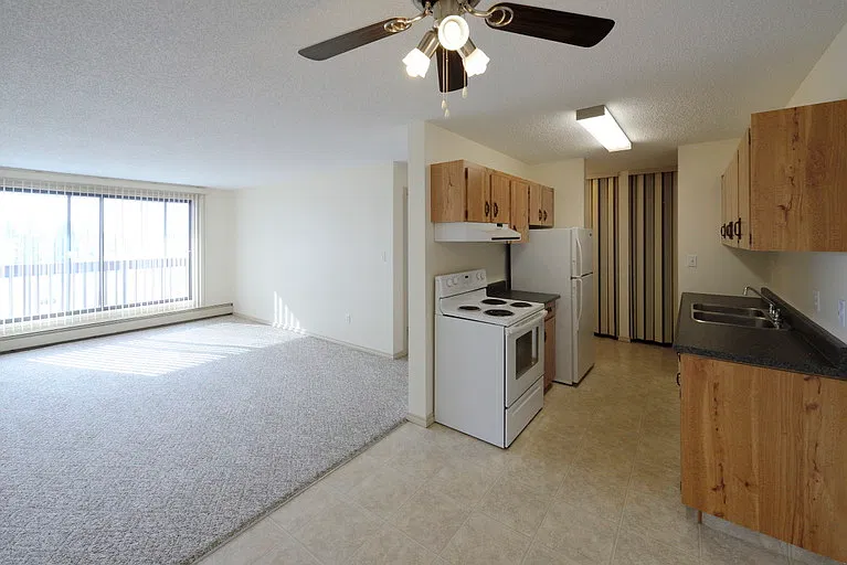 1 bed, 1.0 bath, 689 sqft, $1,175 — Photo 3