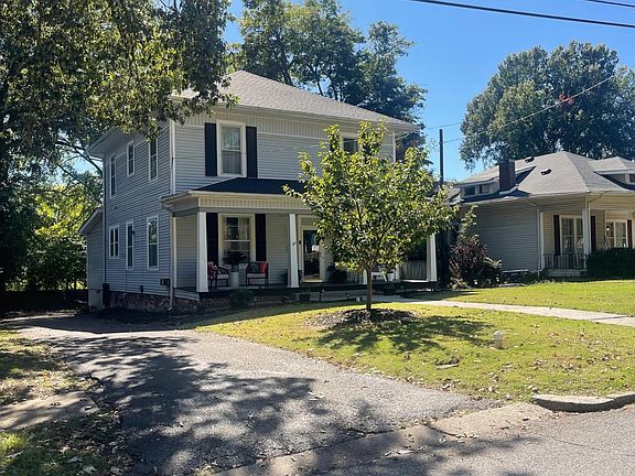 2nd image of 215 Oak St