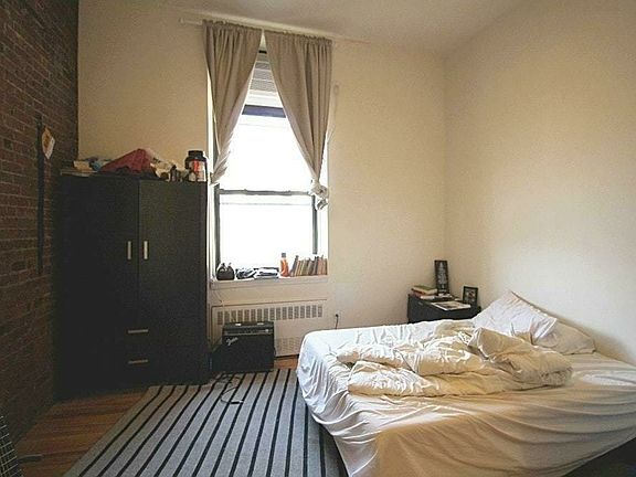 3rd image of 117 E 11th St APT 3A