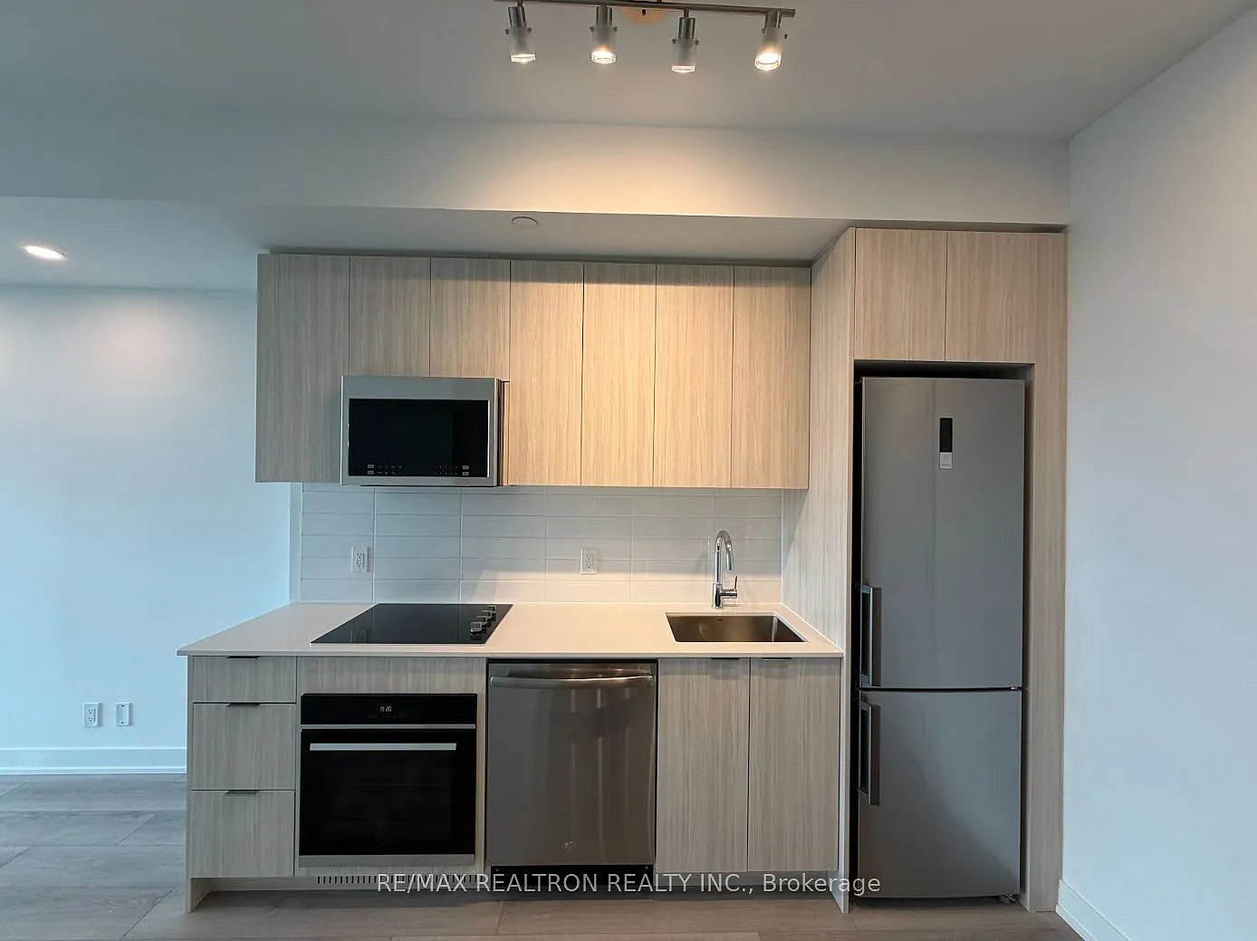Linea Condos — Photo 4