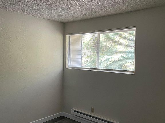 4th image of 19421 28th Ave NE APT D