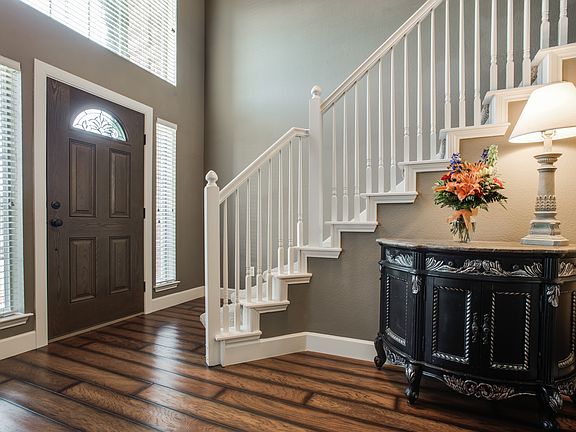 4th image of 1109 Pleasant Oaks Dr