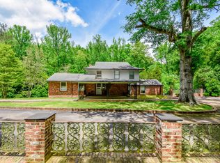 560 Ridgeway Dr, Alexander City, AL 35010