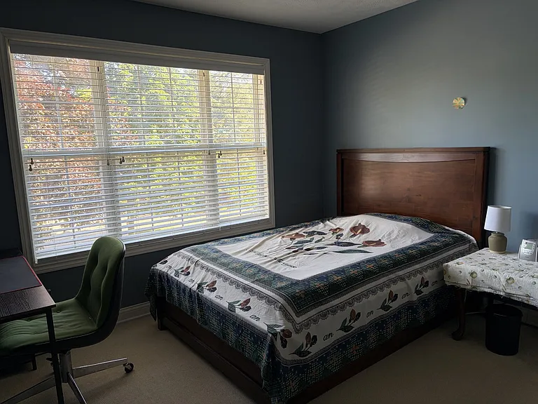 555 N Whitman Ct SE — Photo 10