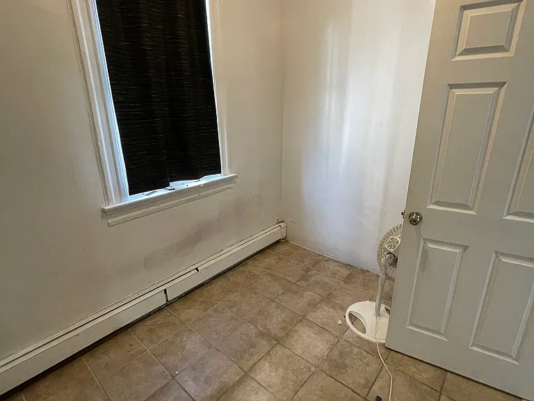Smaller bedroom, different angle