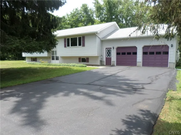 460 N 6th St, Fulton, NY 13069