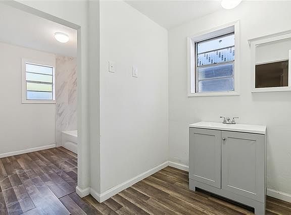 5th image of 1836 Plaza Dr #C