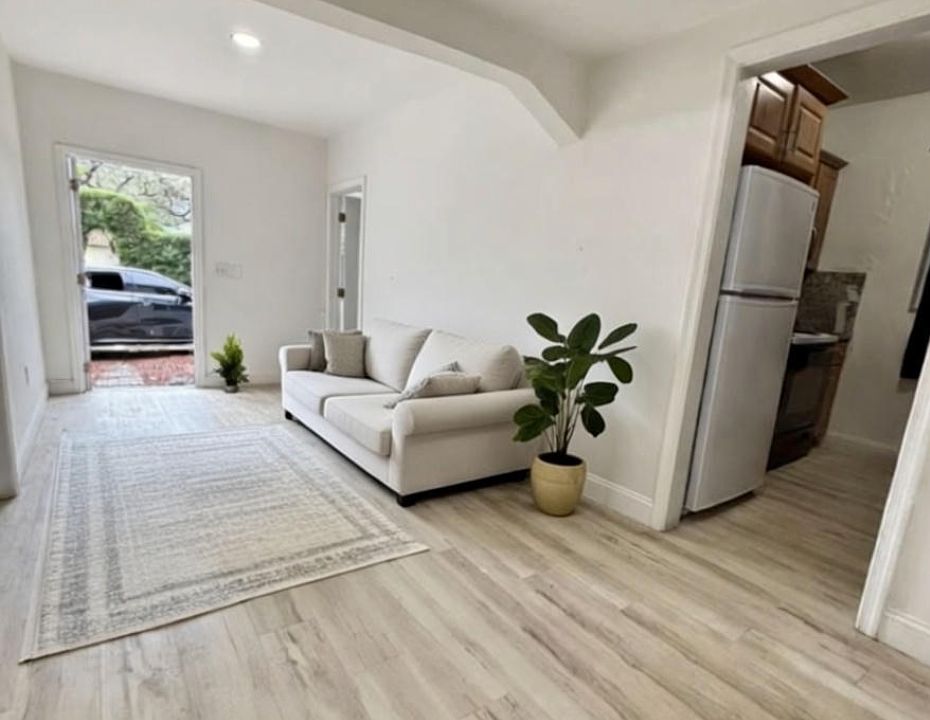 1st image of 3033 NW 15th St #1