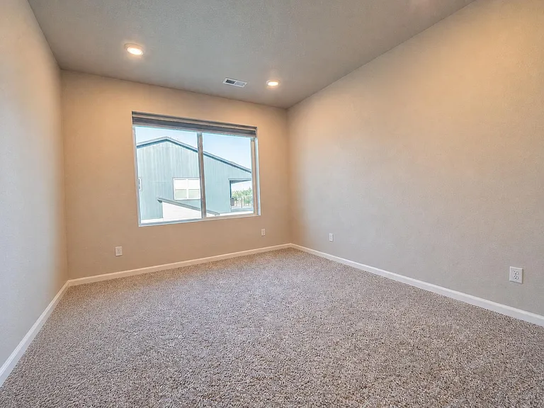 5677 Vivian St — Photo 14