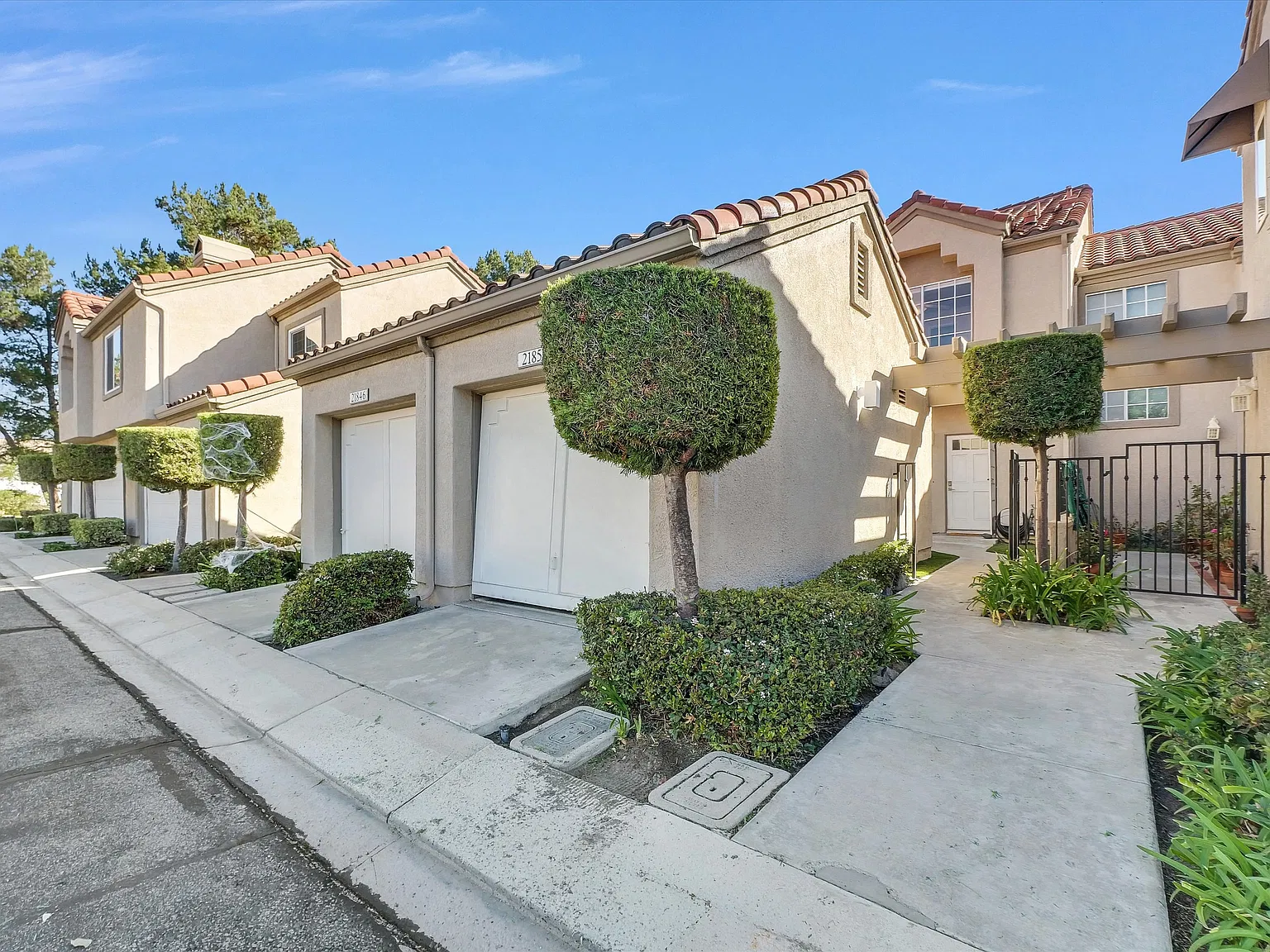 2 bed, 2.5 bath, 1241 sqft, $3,750 — Photo 3
