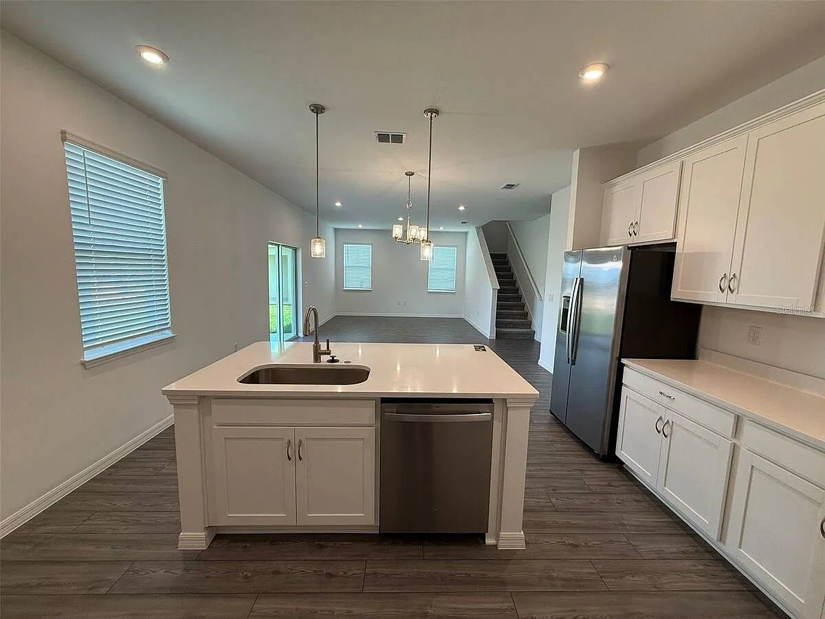 5 bed, 3.0 bath, 2494 sqft, $2,600 — Photo 3