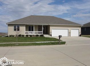 1509 Jade Ct SE, Mason City, IA 50401
