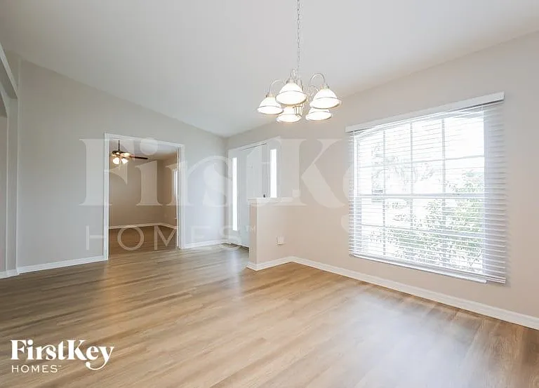 1721 SW 44th St — Photo 5