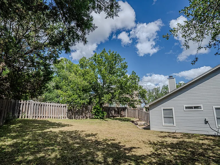 517 Cutty Trl #B — Photo 16
