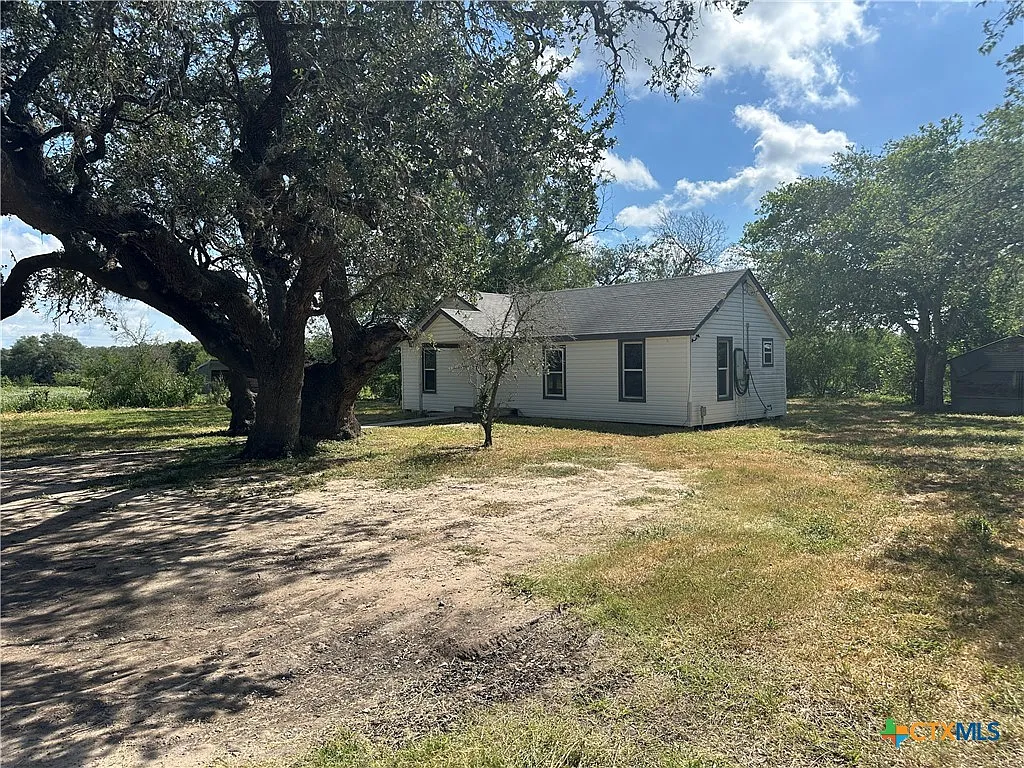 2 bed, 1.0 bath, 989 sqft, $1,150 — Photo 2