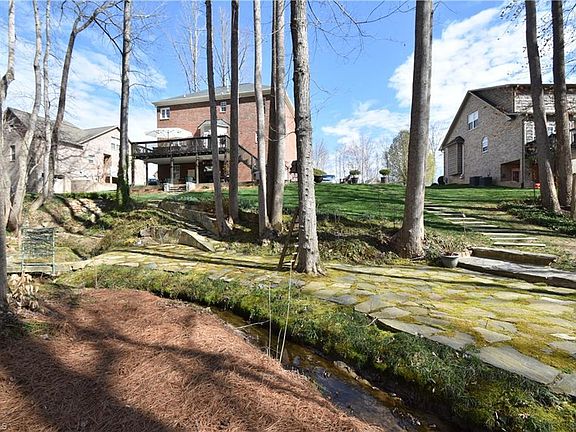 4th image of 232 Panther Creek Ct