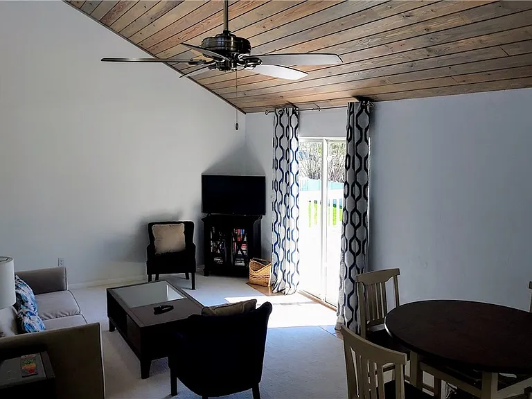 140 Estrellita Dr — Photo 6
