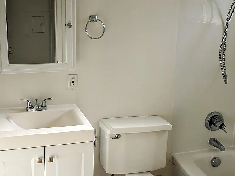 1136 Fairmount Ave S #8 — Photo 11