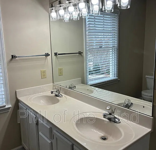 10 Creekstone Ct — Photo 9