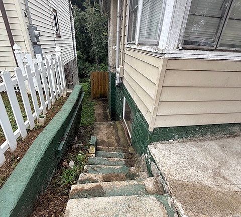 4th image of 226 Davis St