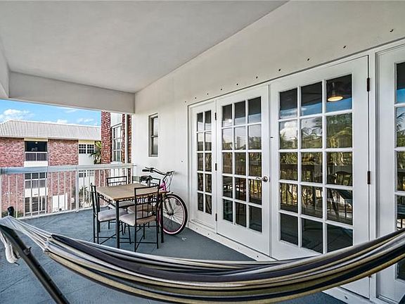 5th image of 2420 SE 17th St APT C307