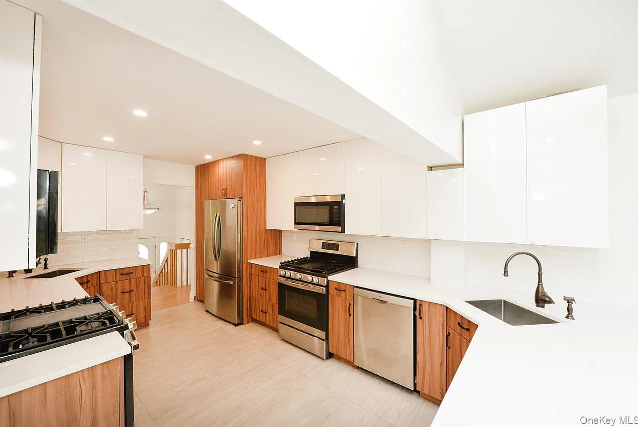 5 bed, 3.5 bath, 2281 sqft, $4,999 — Photo 1