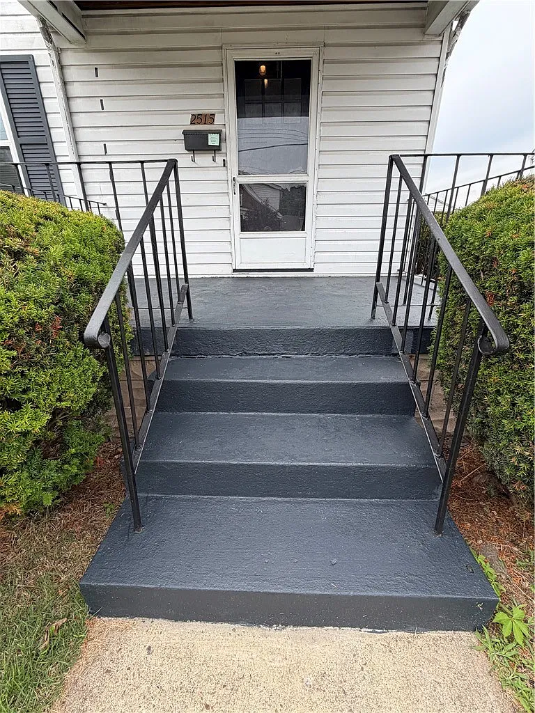 3 bed, 1.5 bath, 1056 sqft, $1,750 — Photo 2