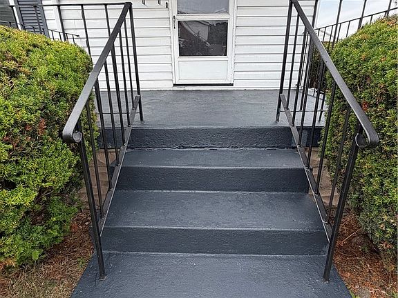 2nd image of 2515 Sunset Ave