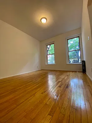 Rented by Dynamik Realty | media 8