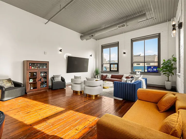 Building's Lounge