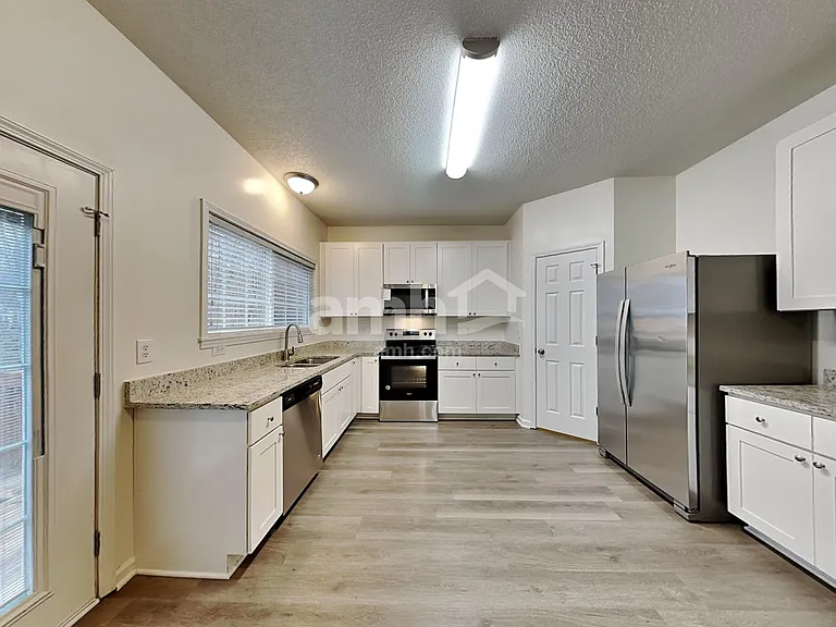 900 Arbor Greene Dr — Photo 3