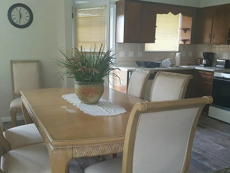 1045 Lakeview Dr — Photo 7
