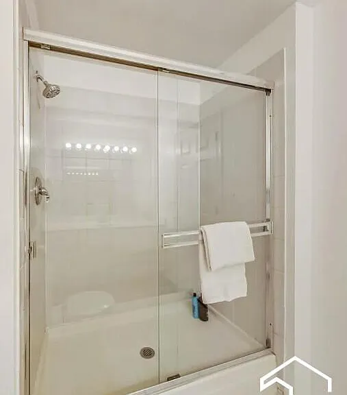 215 N Aberdeen St #201 — Photo 6