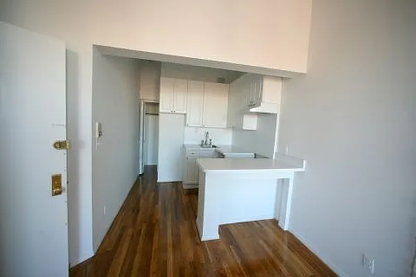 Rented by Metropolitan Realty | media 13