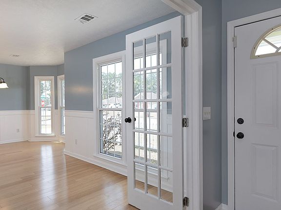 3rd image of 742 Black Oak Dr