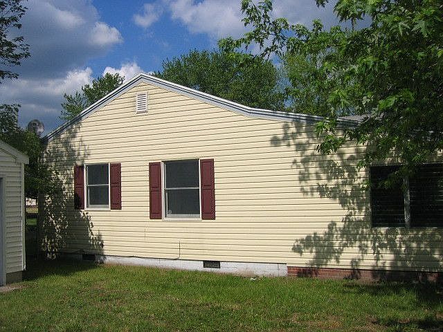 2nd image of 400 Woodcrest Ave