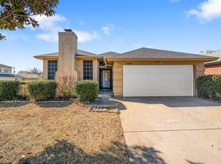 720 Sandy Trl, Fort Worth, TX 76120