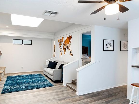 3rd image of 4405 W Fair Oaks Ave APT 17