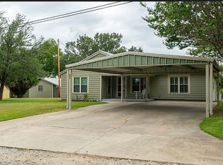 801 N Decatur St, Saint Jo, TX 76265