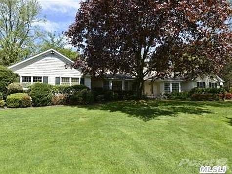 1st image of 8 Dorchester Dr