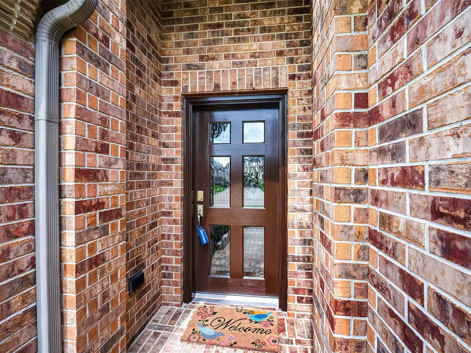 4 bed, 3.0 bath, 2334 sqft, $3,100 — Photo 2