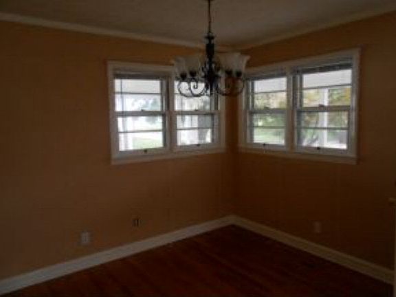 4th image of 538 Jackson St