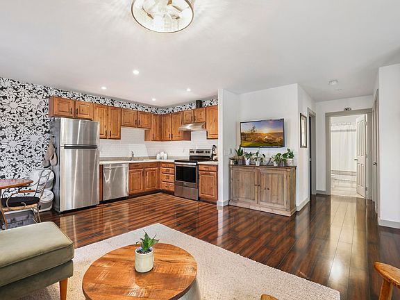 3rd image of 109 Agave Pl