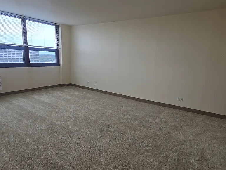 4824 N Sheridan Rd — Photo 3