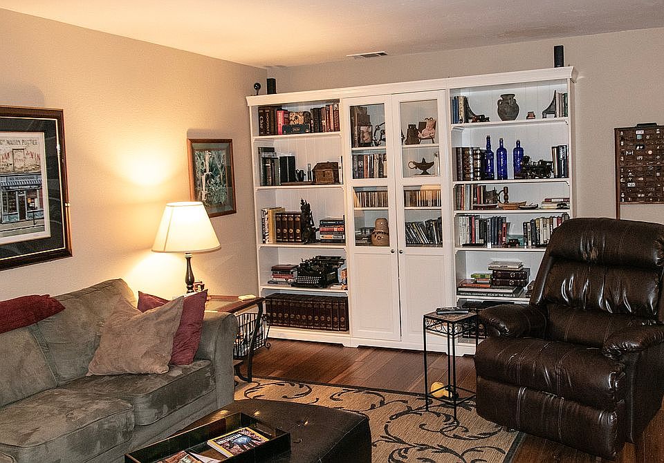 2nd image of 4572 33rd St Unit 2