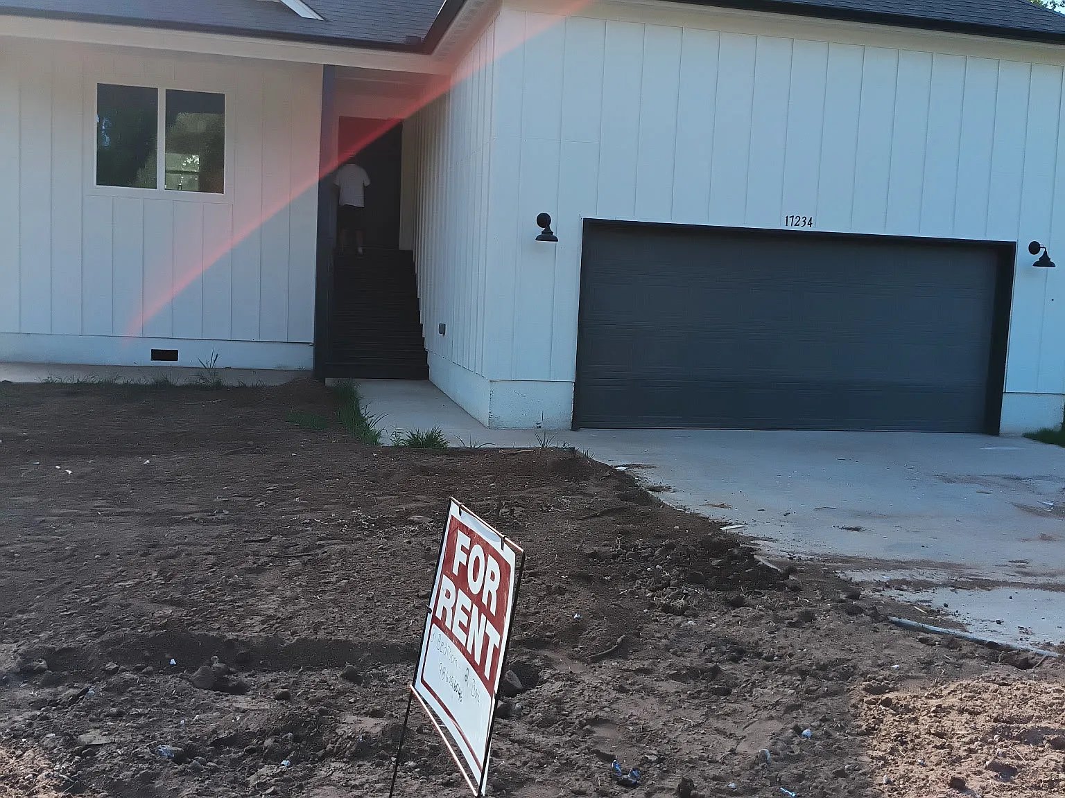 3 bed, $1,995 — Photo 1